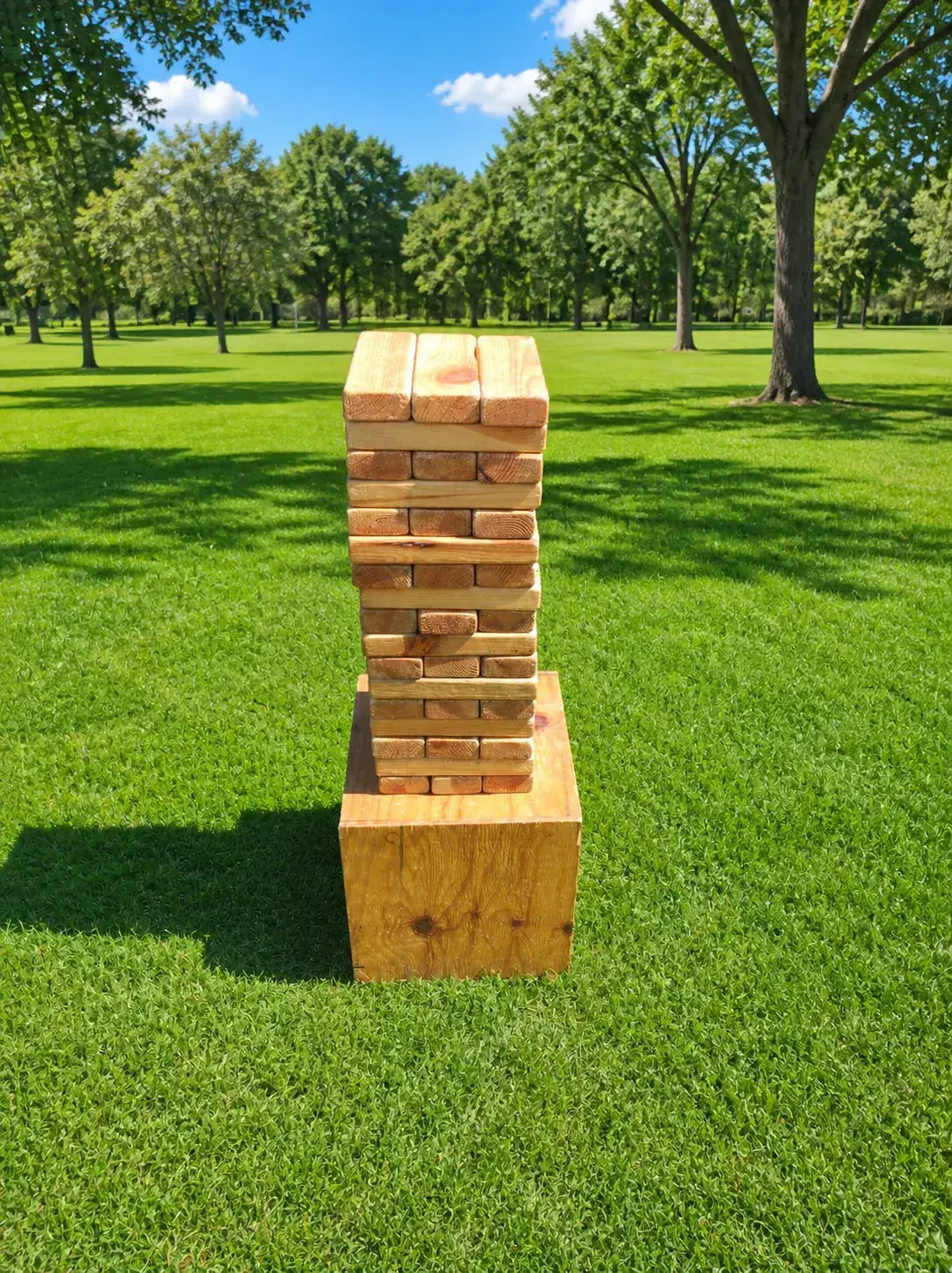 Çimenlikte dev jenga